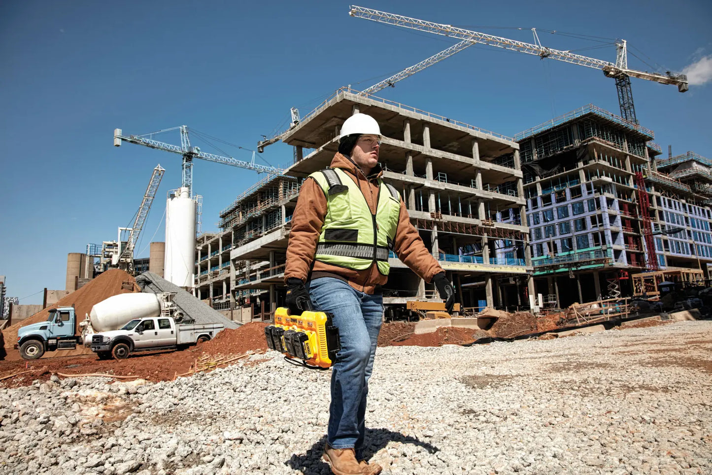 Cargador rápido de baterías Dewalt de 8A 12V-20V MAX y 20V-60V FLEXVOLT con 4 puertos