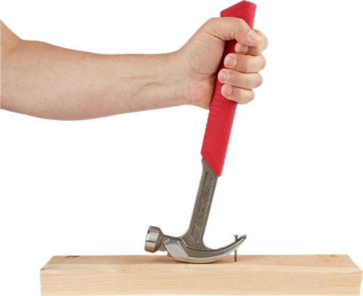 Martillo Milwaukee antivibración con imán para clavos y uña curva de 20 onzas