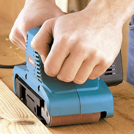 Lijadora de banda de Makita 9911 de 650W