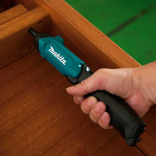 Kit de atornillador inalámbrico Makita con 81 piezas de puntas
