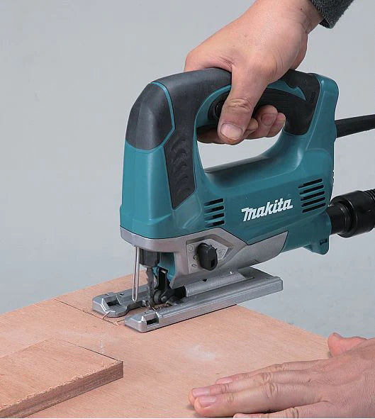 Sierra caladora Makita JV0600K