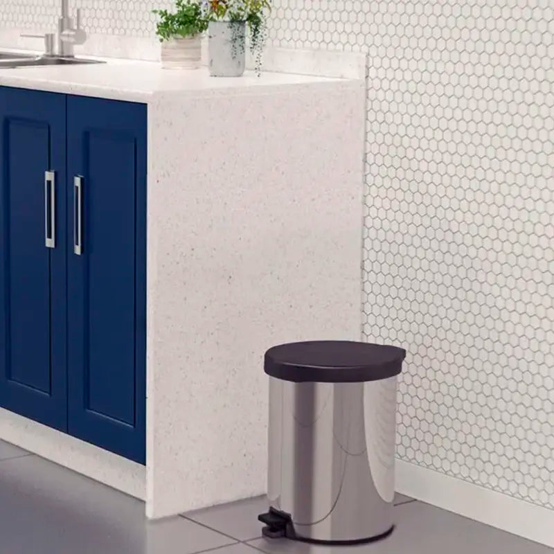 Bote de basura con pedal de acero inoxidable Tramontina de 12L