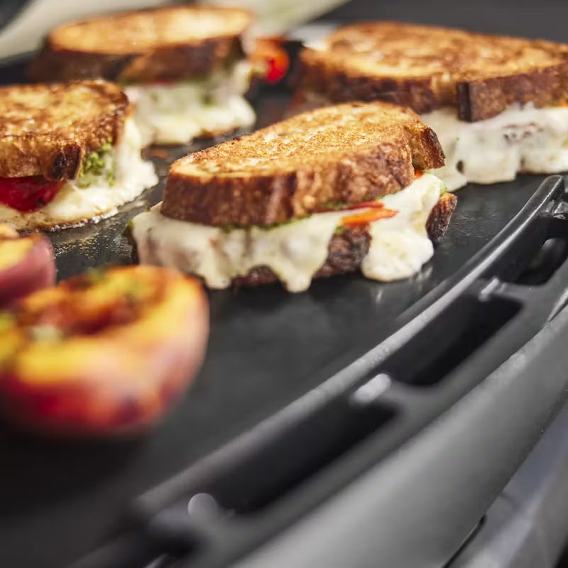 Asador de gas Weber Q 2800N+ negro con carrito