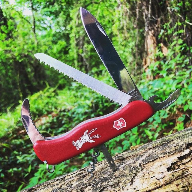 Navaja Victorinox hunter 12 funciones