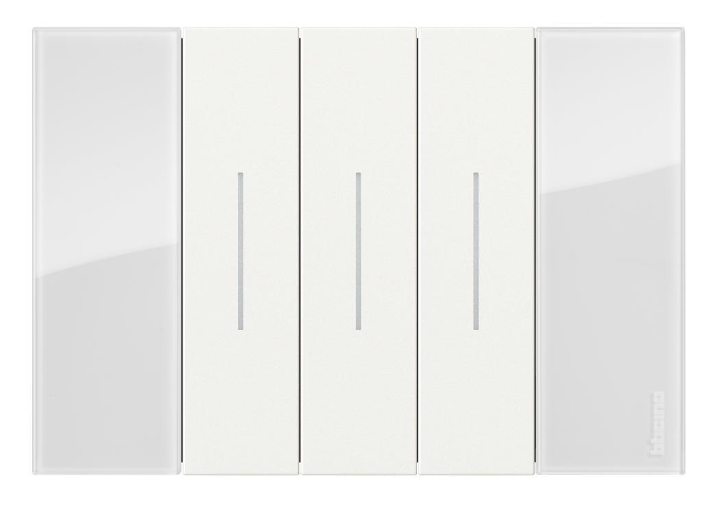 Placa de 3 modulos hielo Livingnow Bticino