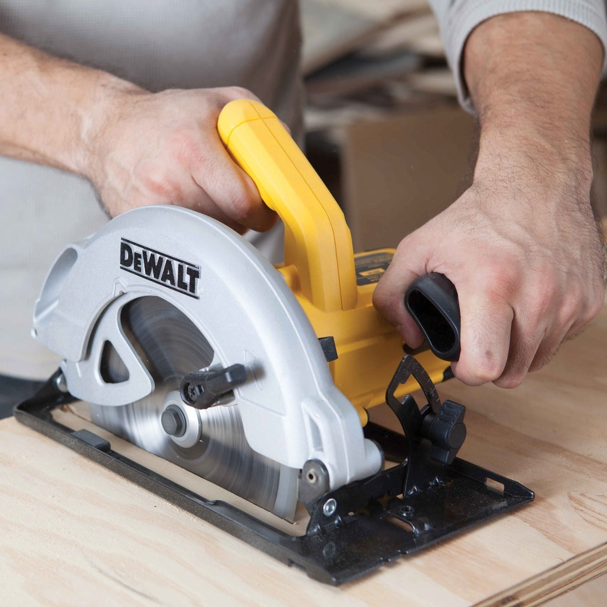Sierra circular Dewalt 7-1/4" de 1400w