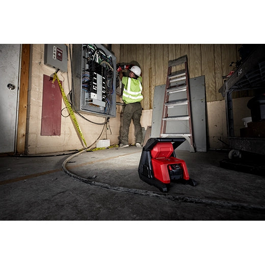 Luz de trabajo intensa de doble potencia Milwaukee M18 Rover (sin batería)