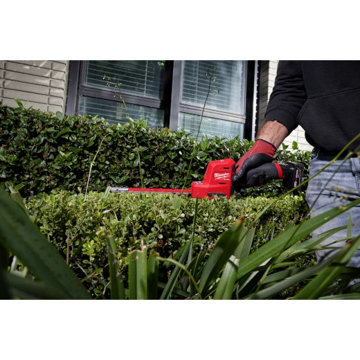 Kit de Cortasetos Milwaukee M12 FUEL con batería M12 XC 4.0 y cargador