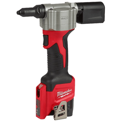 Kit de remachadora Milwaukee M12 con cargador, 2 baterías CP1.5 M12 y estuche de transporte