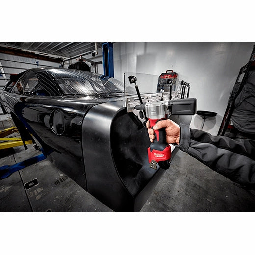 Kit de remachadora Milwaukee M12 con cargador, 2 baterías CP1.5 M12 y estuche de transporte