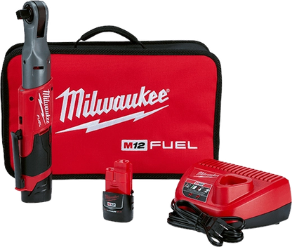Kit de trinquete Milwaukee M12 FUEL de 1/2" con 2 baterías, cargador y estuche de transporte