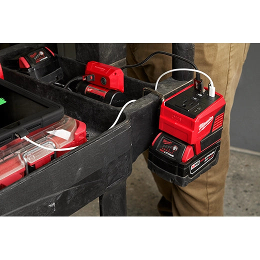 Fuente de poder Milwaukee de 175W para M18 TOP-OFF