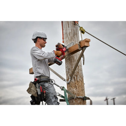 Sierra podadora inalámbrica Milwaukee M18 FUEL HATCHET de 8"