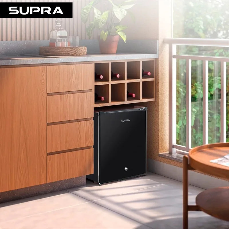 Frigobar Vail Supra negro de 47 litros con congelador