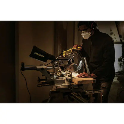 Sierra Ingletadora Telescópica Stanley SM18-B3 de 1800W 230V