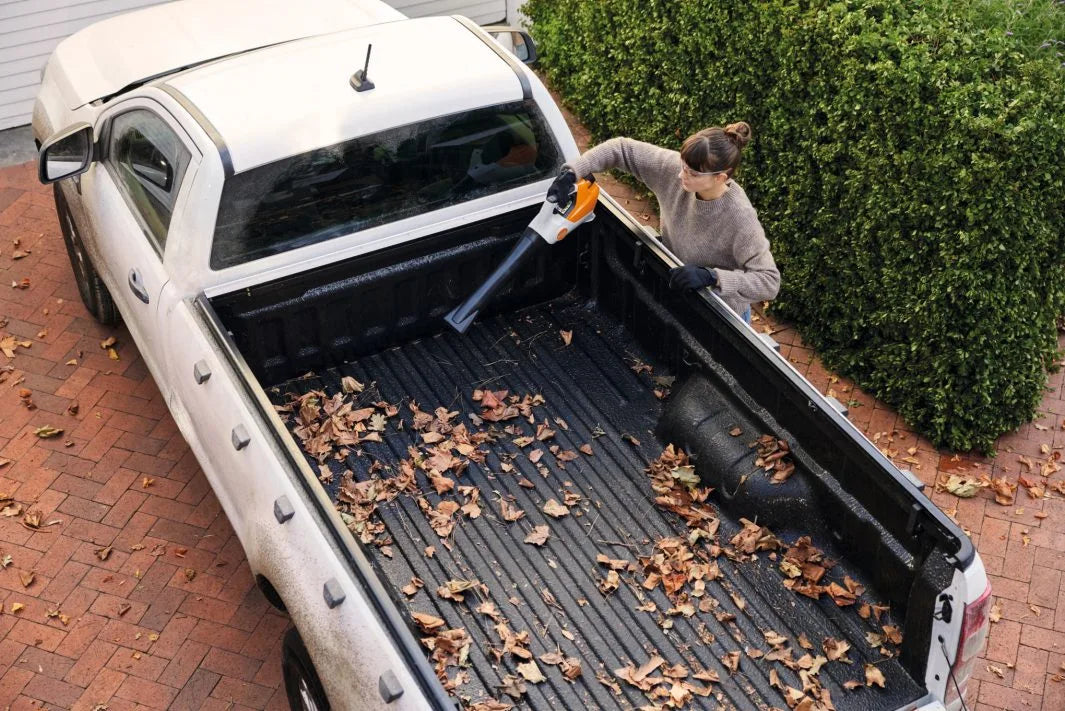 Sopladora eléctrica ligera Stihl BGA 30 con 2 baterías y cargador