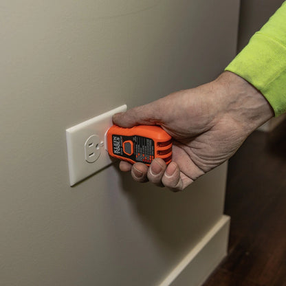 Detector digital de cortacircuitos Klein Tools con probador de tomacorrientes GFCI