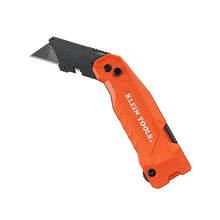 Navaja multiusos con rascador FLICKBLADE Klein Tools 2 en 1 con almacenamiento de cuchillas