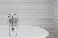 Load image into Gallery viewer, Pintura acrilica para bañera y azulejos blanco brillante 340gr
