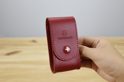 FUNDA DE PIEL ROJO VICTORINOX PARA CINTURON - GRUPODONPEDRO
