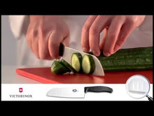 Load and play video in Gallery viewer, Cuchillo santoku 17cm rosa Victorinox
